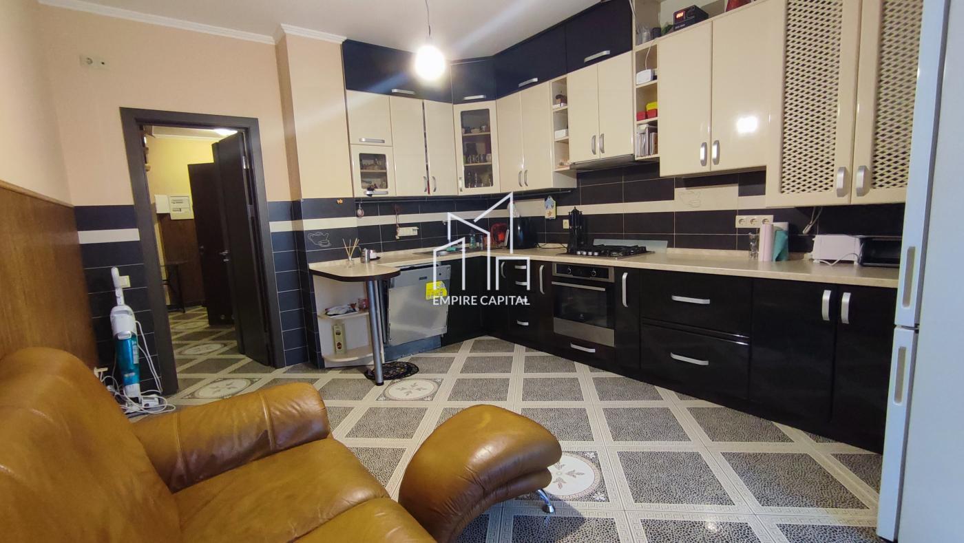 Продаж 5 кімнатної квартири,вул. Карла Мікльоша