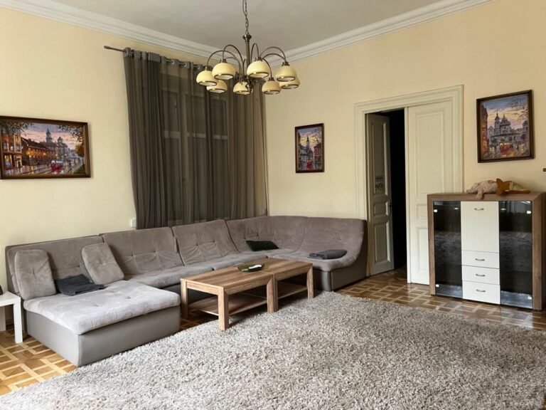 Продаж 3-кім квартири по вул. Петра Дорошенка