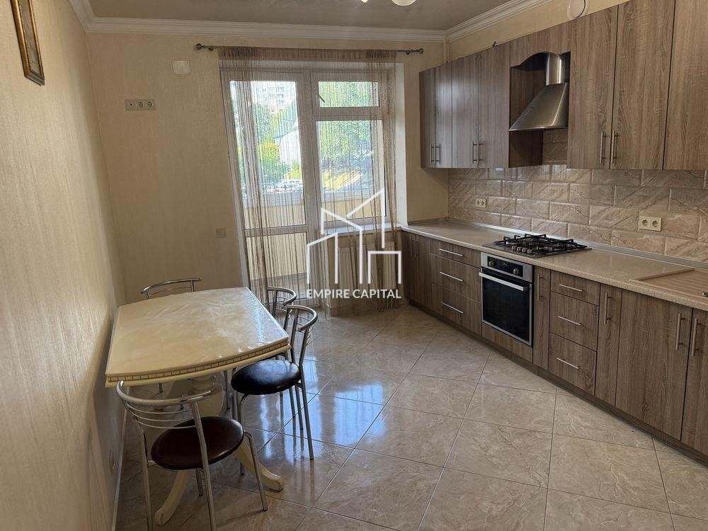 Продаж 3-кім квартири по вул.Плугова