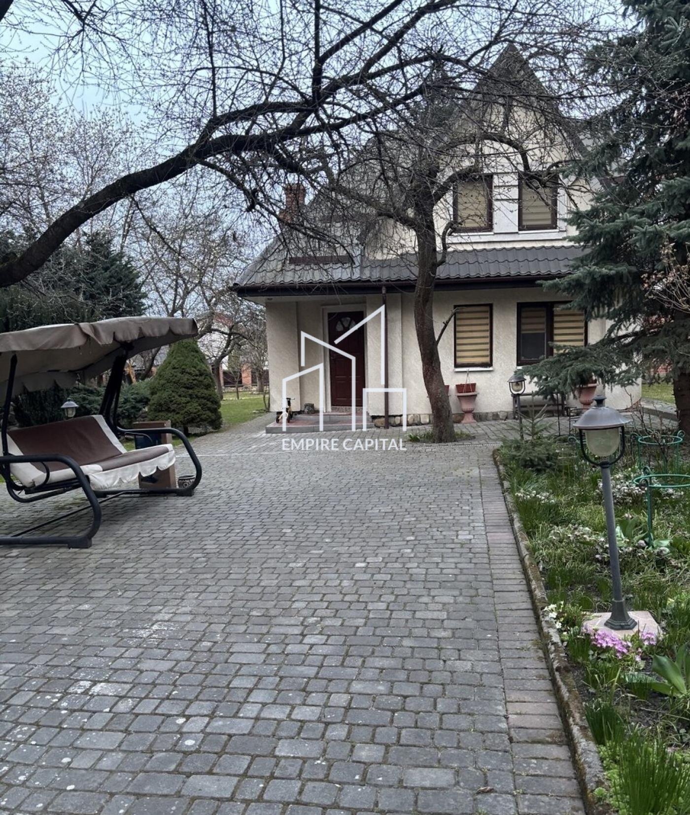 Продаж будинку з мансардою та ділянкою на Заозерній,  361 м²