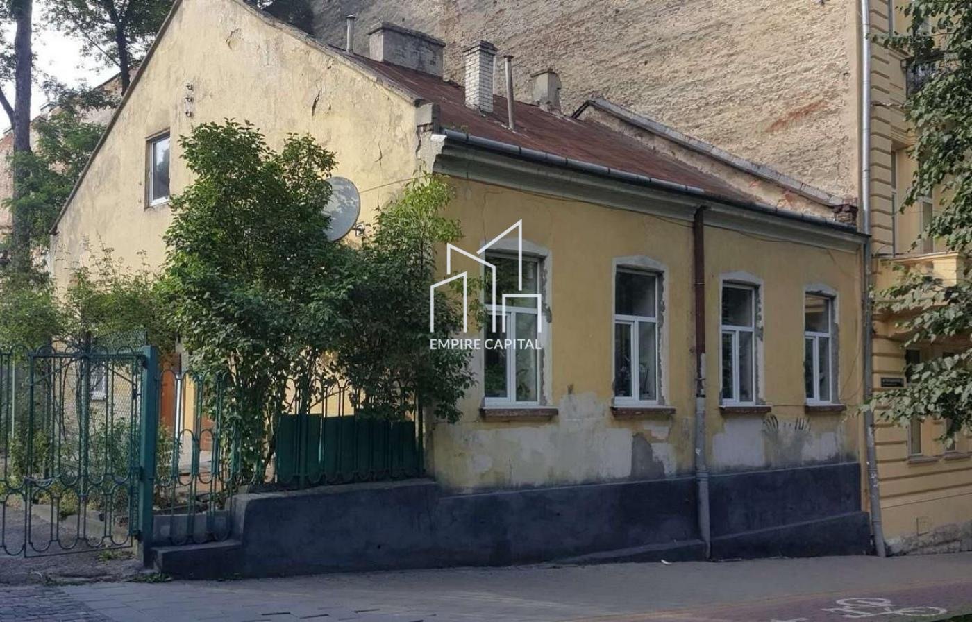 Продаж частки будинку та ділянки по вул.Листопадового Чину