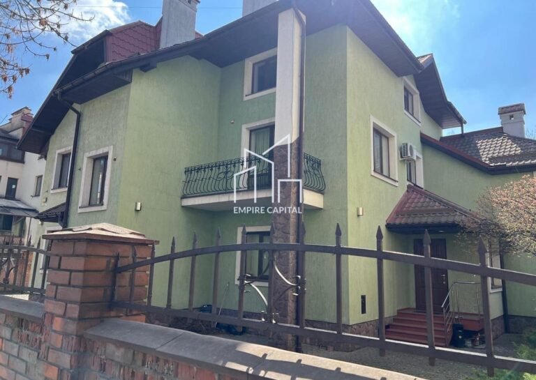 Продаж будинку з ділянкою по вул.Братів Дужих, 420 м²