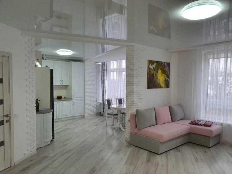 Продаж 3 кімнатної квартири, вул. Джона Ленона