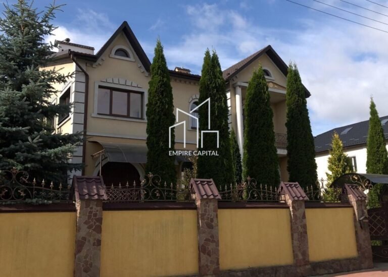 Продаж будинку з ділянкою по вул.Окружна, 300 м²