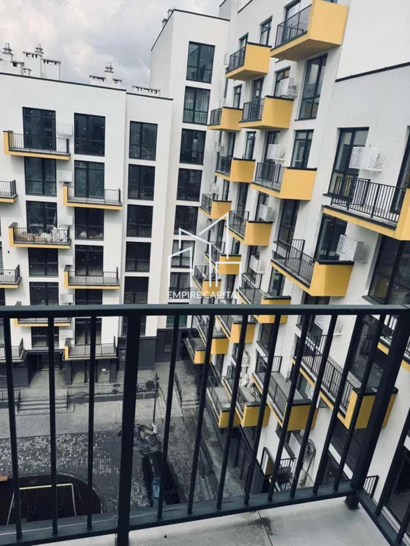 Продаж 4-к дворівневої квартири по вул.Навроцького