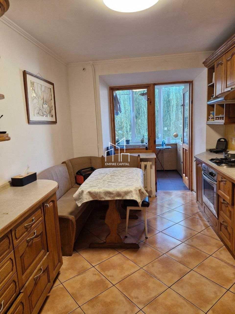 Продаж 4-к квартири по вул. Перфецького