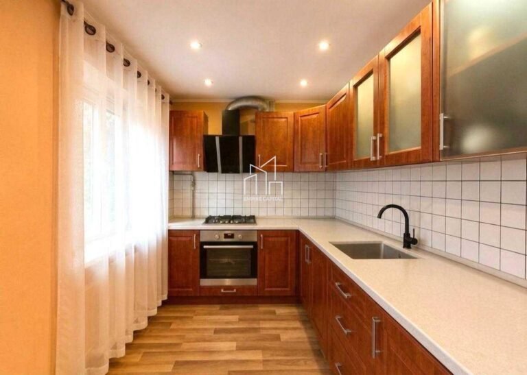 Продаж 3-к кватири по вул. Патона