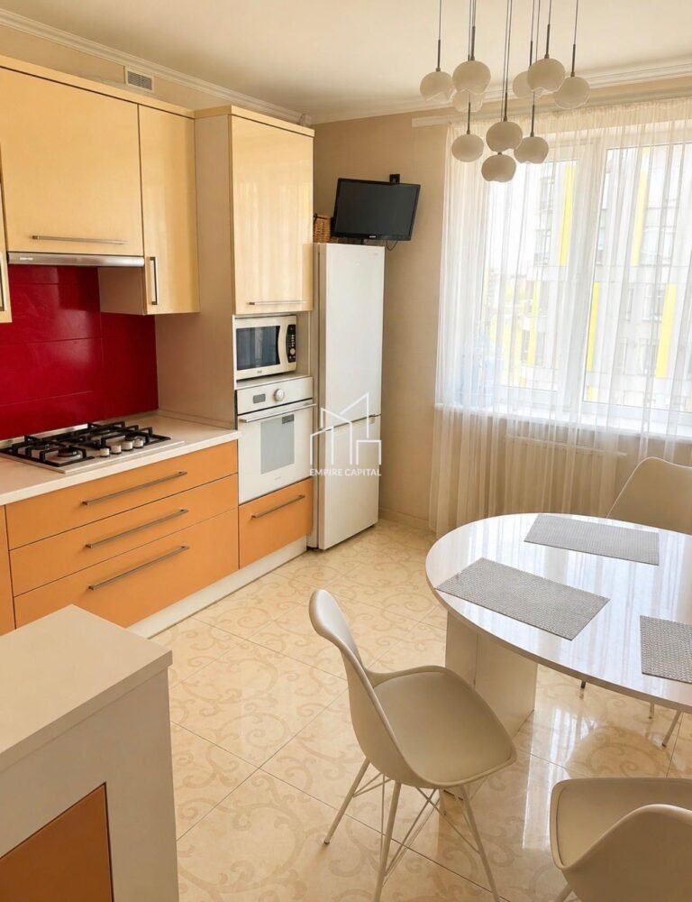 Продаж 3-к квартири по вул. Пасічна