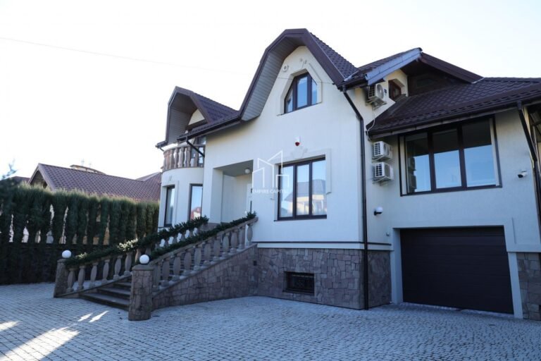 Будинок у Холодновідці | 380 м² + тераса | Елітна локація біля озера